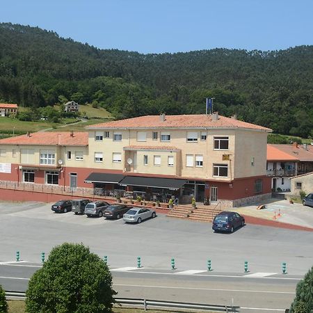 Hostal Baviera Pesués Exterior foto