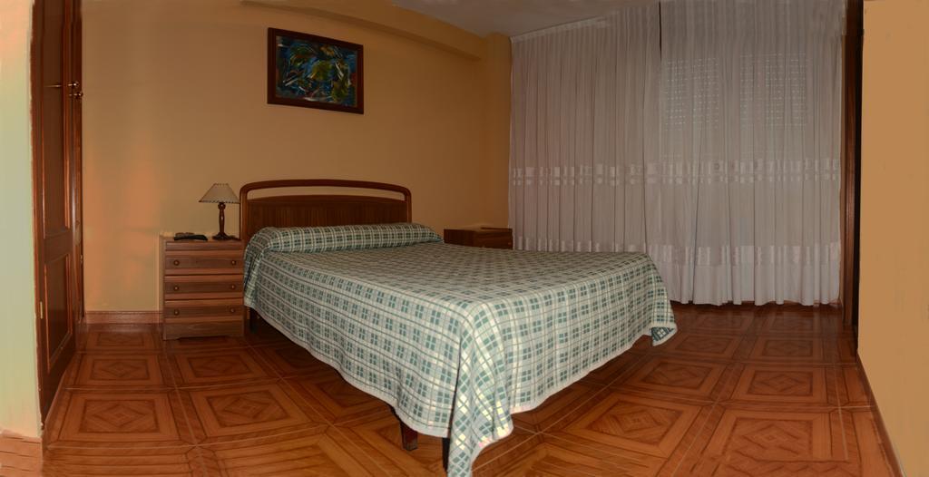 Hostal Baviera Pesués Exterior foto